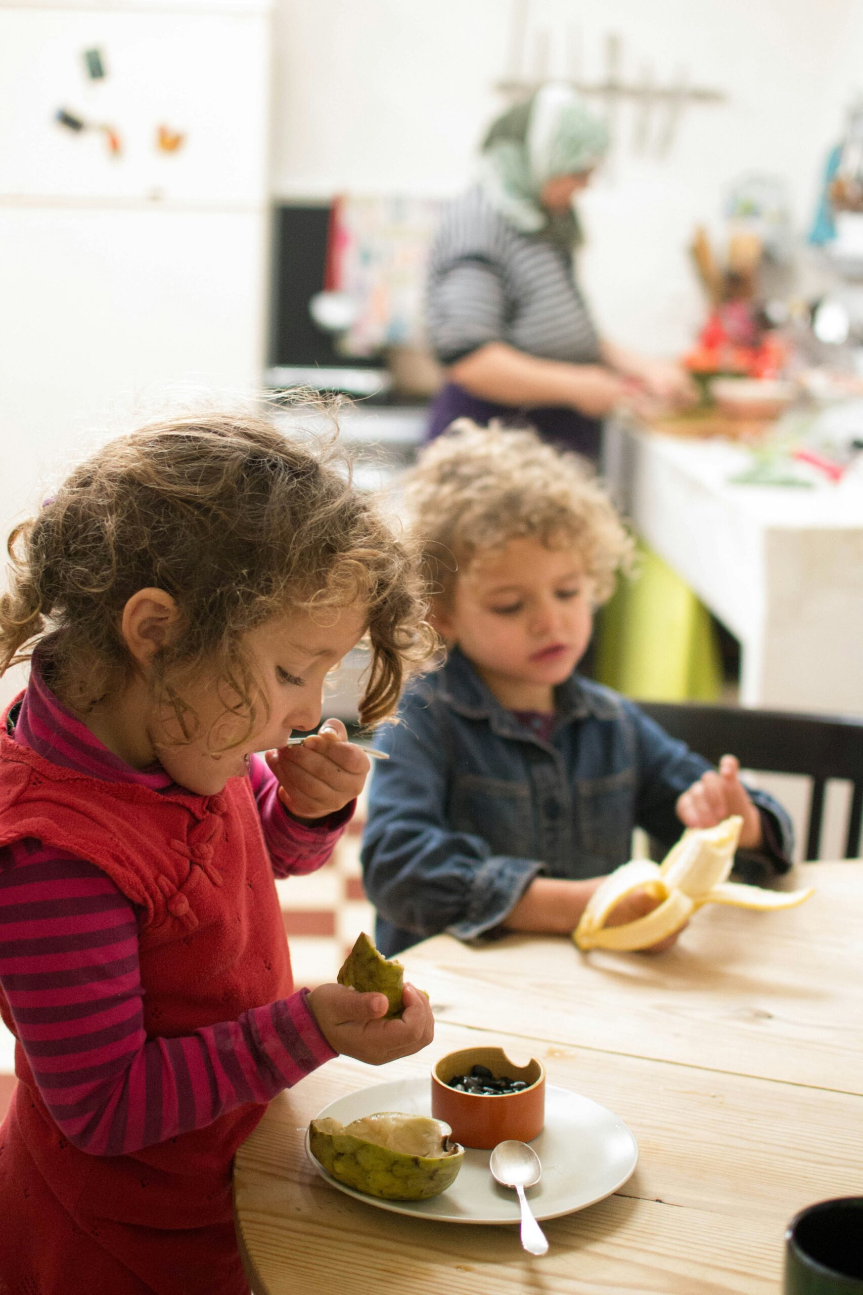 kids in school eating