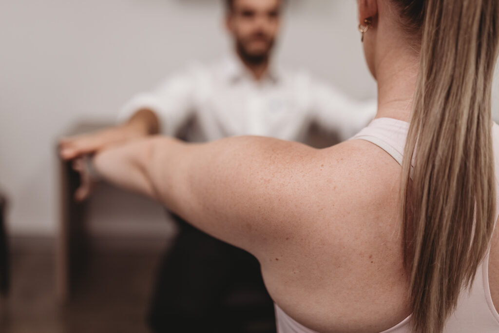 Physio shoulder pain - shoulder dislocation - physio